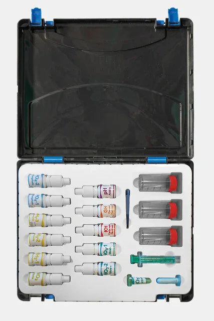 Kit de test aquarium avec flacons et accessoires pour analyse de l'eau douce ou récifale