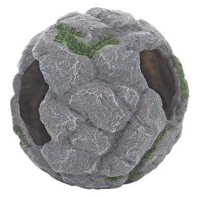 Décor sphère roche pour aquarium avec ouvertures et touches de mousse verte