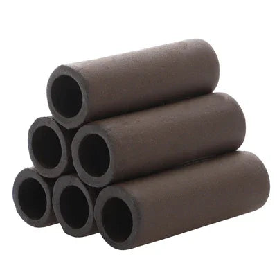 Tubes céramiques noirs empilés pour filtration aquarium récifal ou eau douce