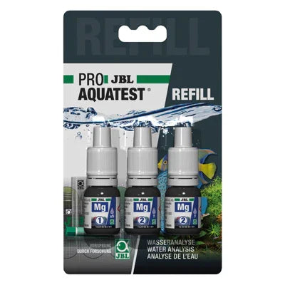 Recharge JBL ProAquaTest pour analyse magnésium aquarium, lot de 3 flacons devant décor aquatique