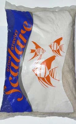 Sachet de gravier blanc pour aquarium avec illustrations de poissons oranges et texte Scalare.